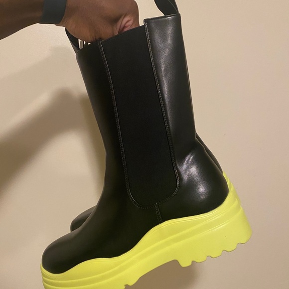 TINSTREE Women's Lug Sole Platform Boots - Picture 2 of 6